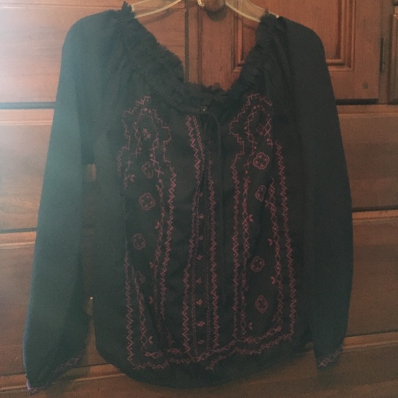 Unique patterned top - Picture 2 of 4